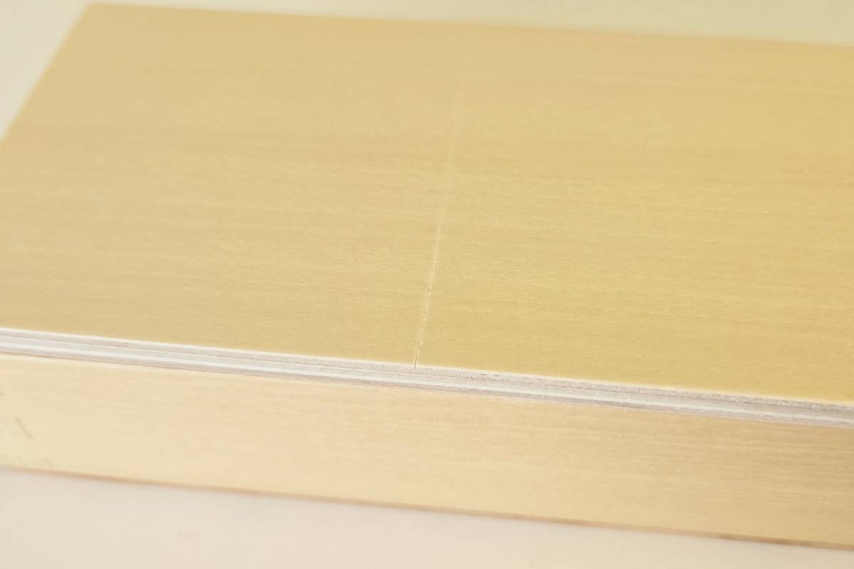 Close-up of scratched lid.