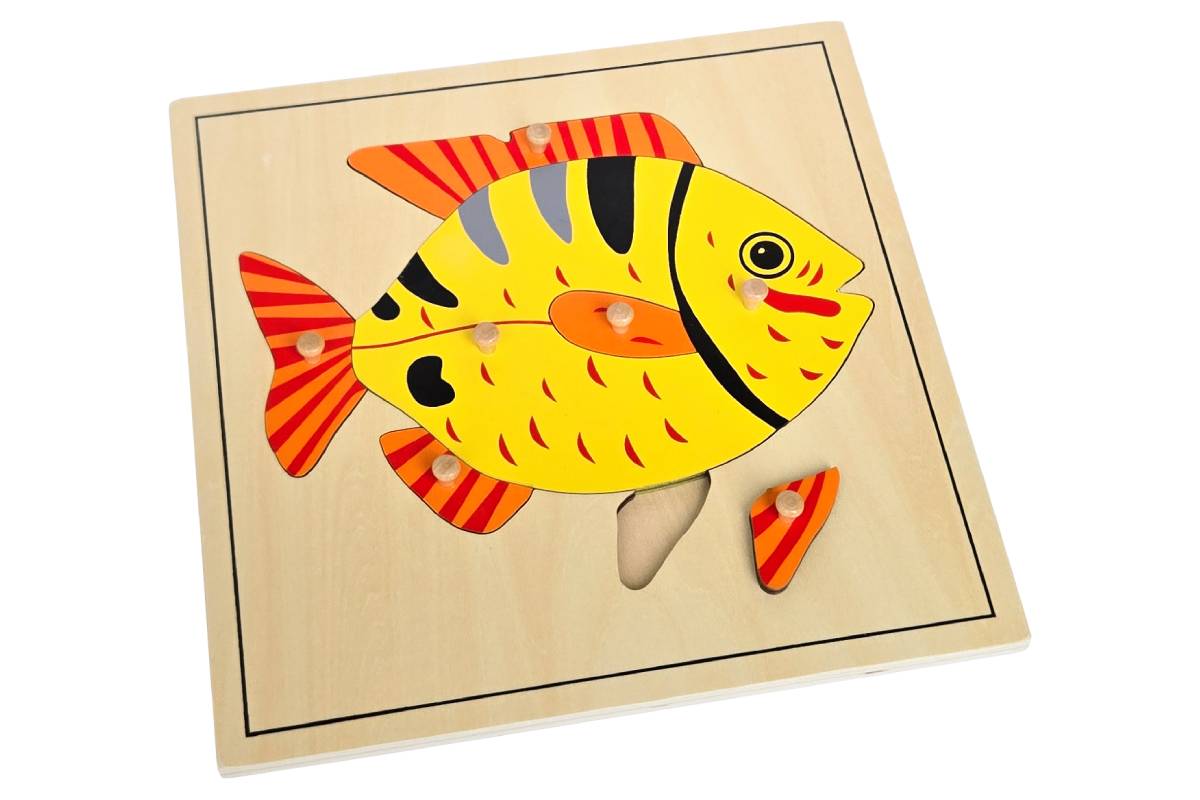 Fish puzzle with wooden knobs.