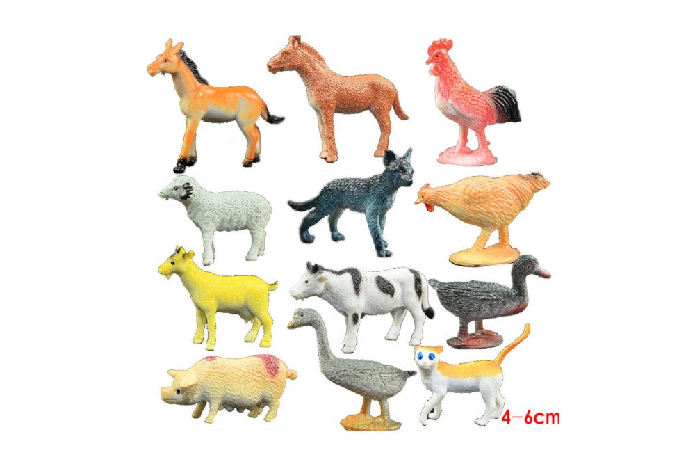 12 plastic farm animals measuring 4-6 cm.