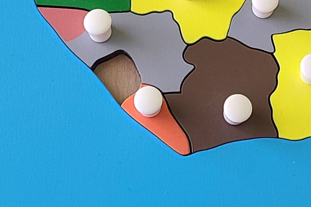 IFIT Montessori: Liberia - Puzzle Piece of Africa (Plastic Knob)